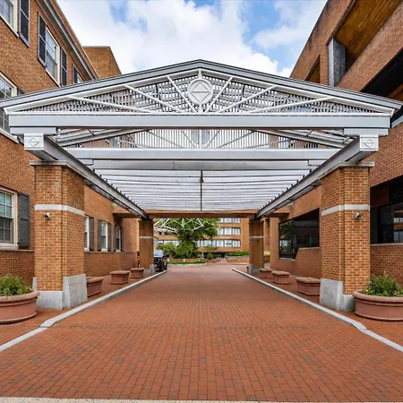 Global Luxury Suites At Georgetown-3